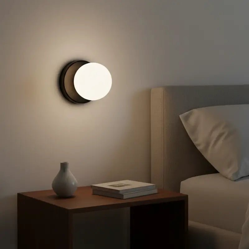 Arandela de Parede Minimalista com Globo de Vidro