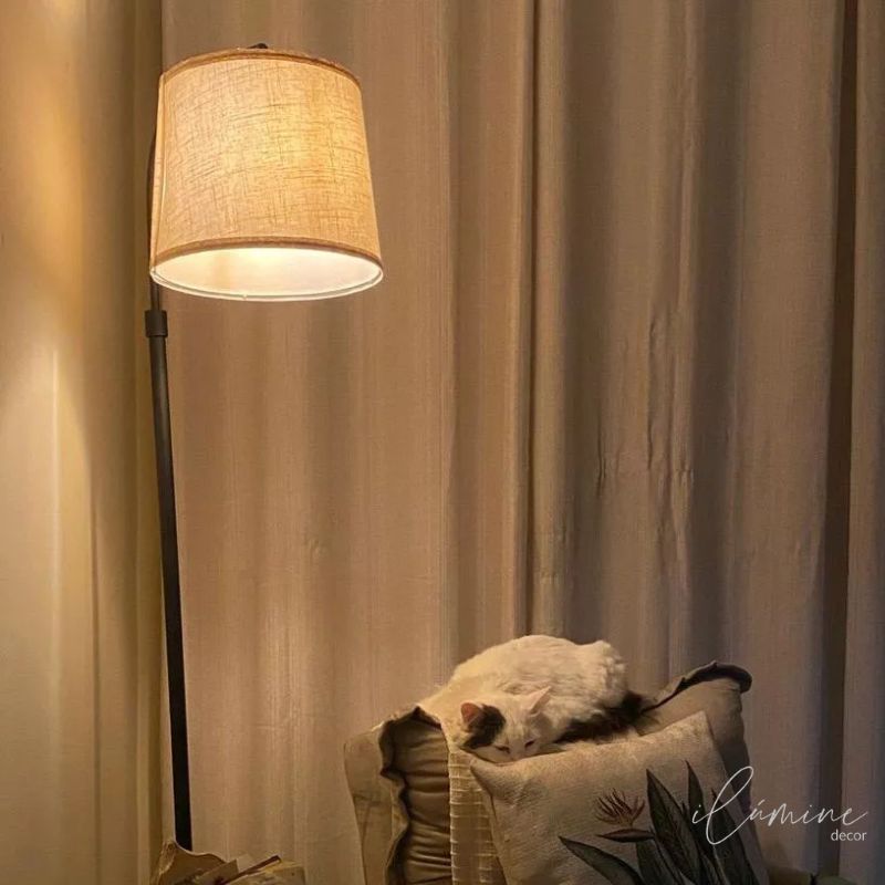 Luminária de Chão Dimerizável com 3 Níveis de Iluminação