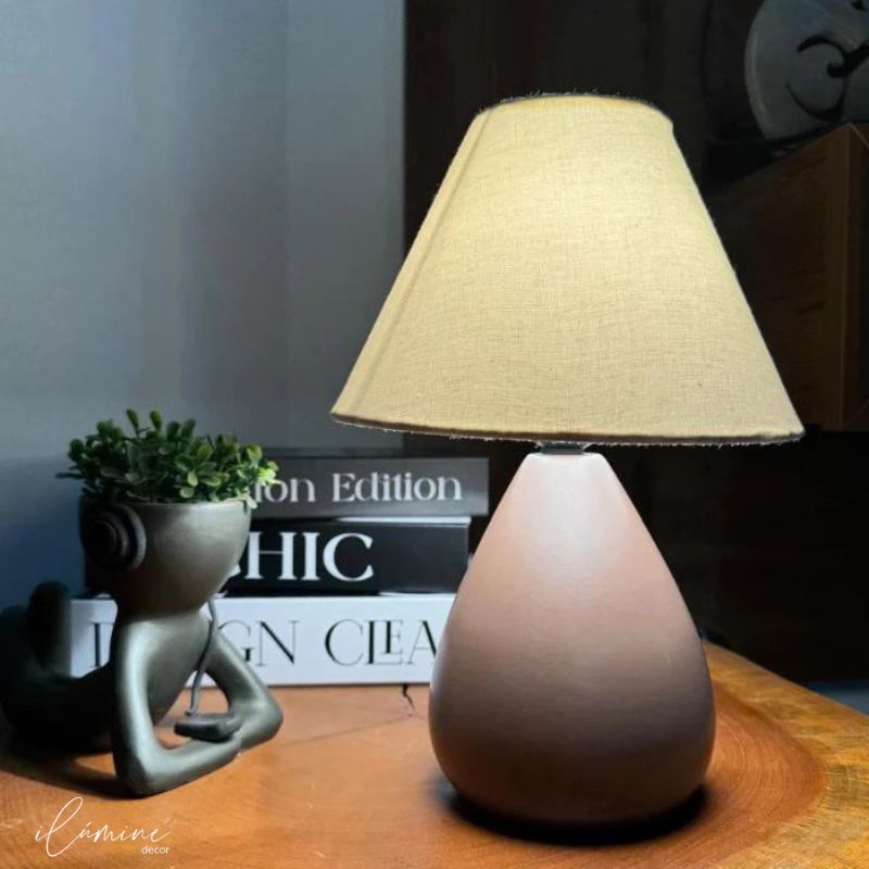 Abajur de Mesa em Cerâmica com Cúpula de Linho