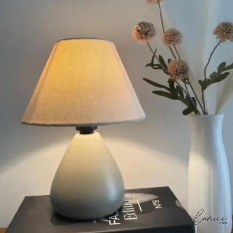 Abajur de Mesa em Cerâmica com Cúpula de Linho