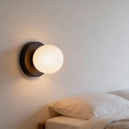 Arandela de Parede Minimalista com Globo de Vidro