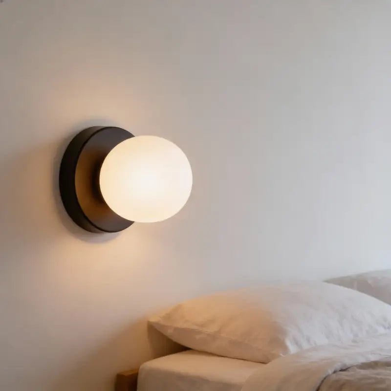 Arandela de Parede Minimalista com Globo de Vidro