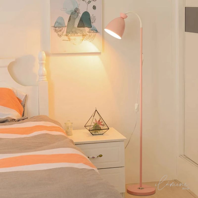 Luminária de Chão Articulada com Pedestal 360°