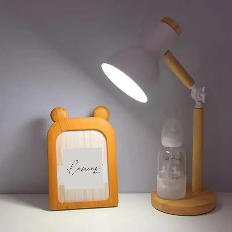 Luminária de Mesa Articulada Acabamento em Madeira